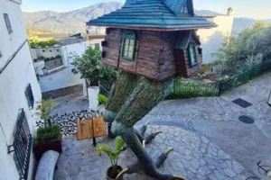 la casa de la bruja rusa baba yaga sobre patas de gallina en soportujar