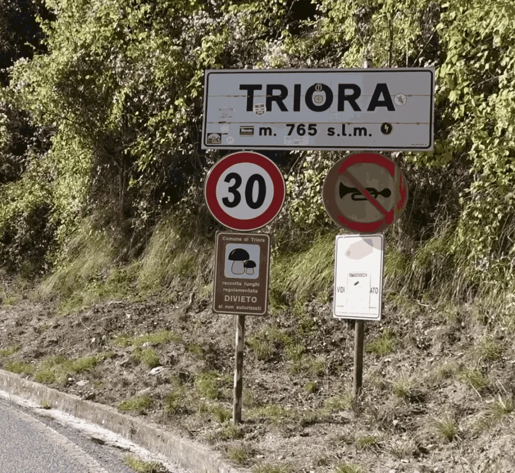 letrero de triora