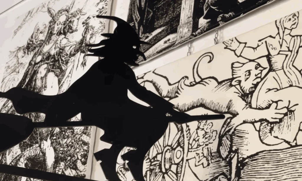 silueta decorativa de bruja en triora