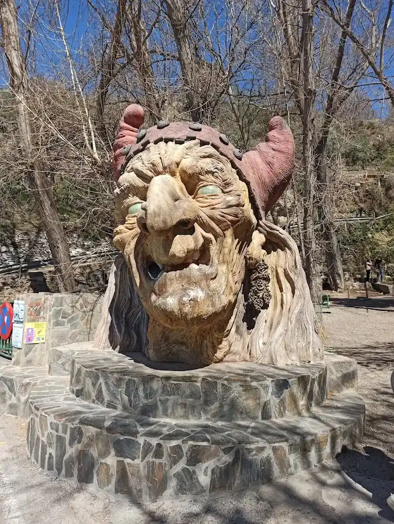 cabeza de baba yaga de frente