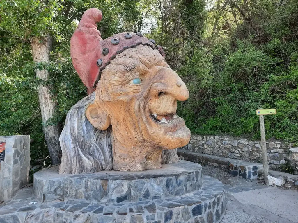 cabeza de baba yaga de perfil derecho