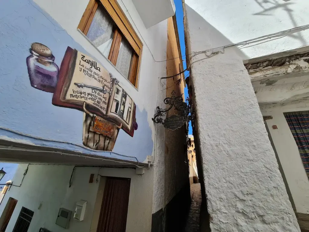 la calle mas angosta de andalucia zanjilla calle