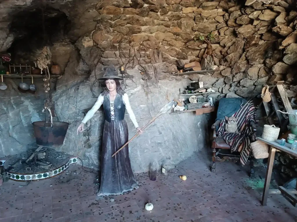 escultura de una bruja
