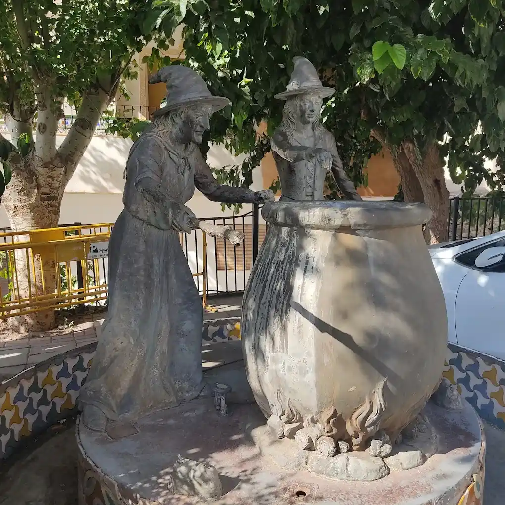 la fuente de las brujas reubicada temporalmente por las fiestas