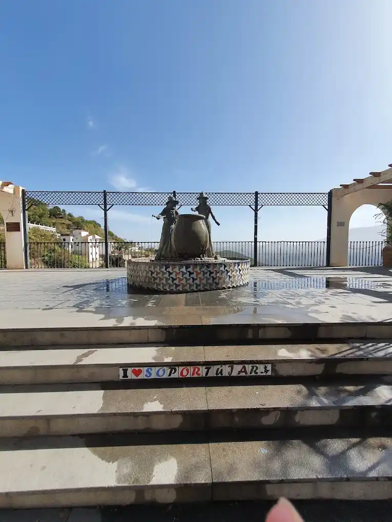 fuente de las brujas desde lejos