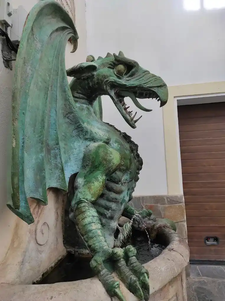 agua brotando del falo del dragon