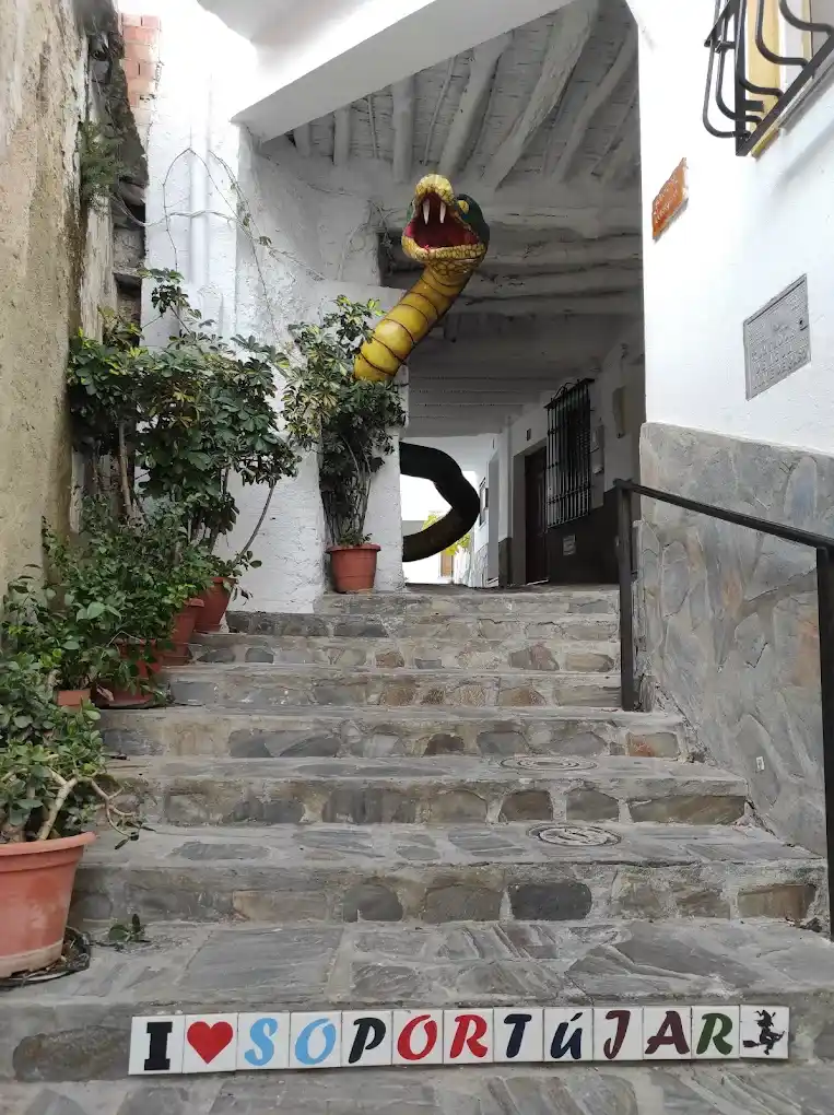 la serpiente malefica vista de frente