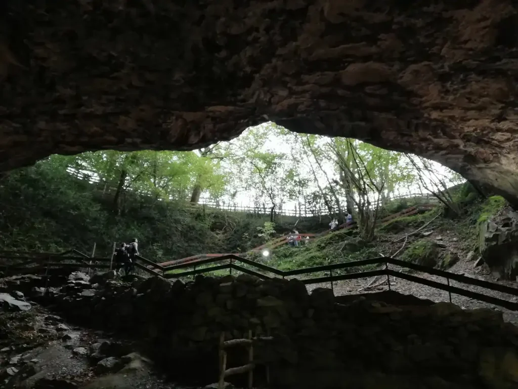 entrada a la cueva de las brujas