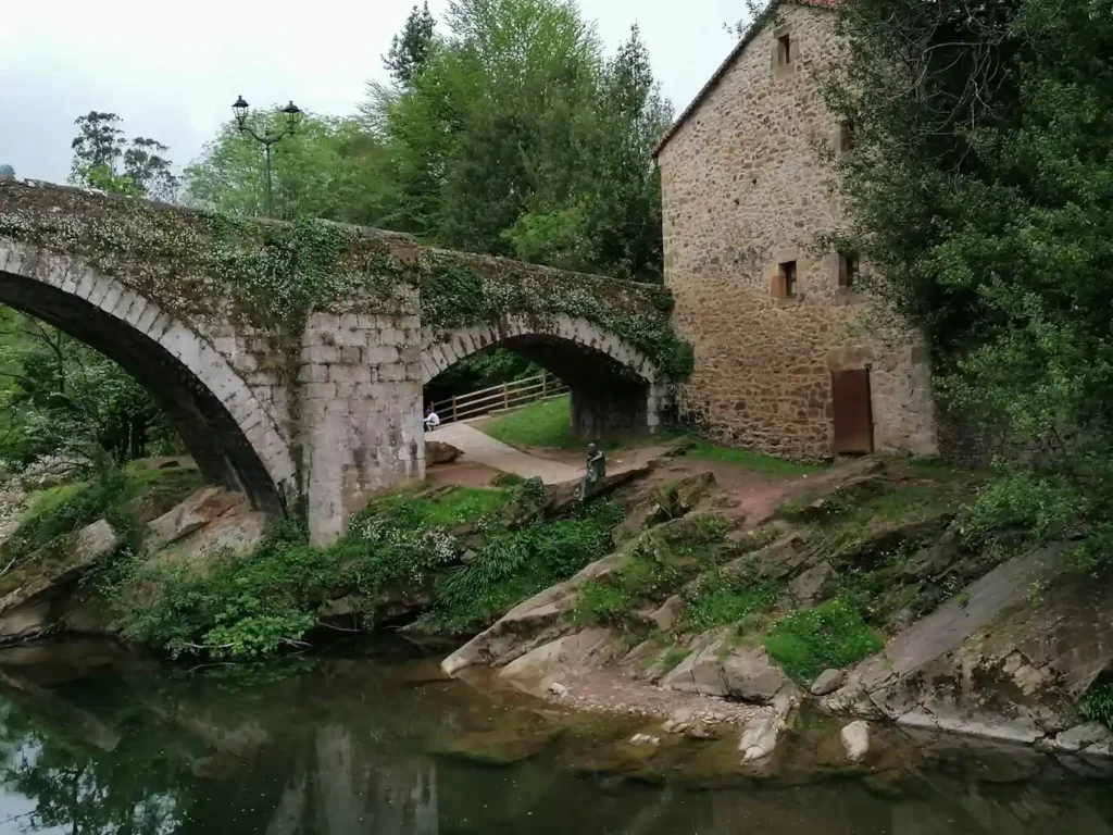 El hombre pez visto desde lejos
