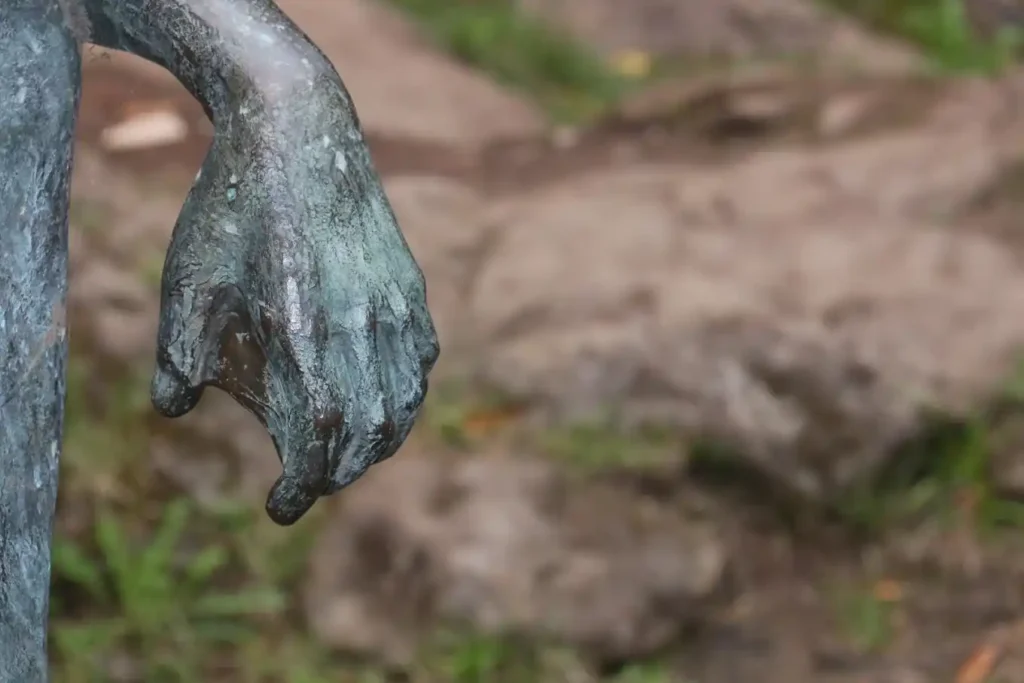 mano del hombre pez con membranas