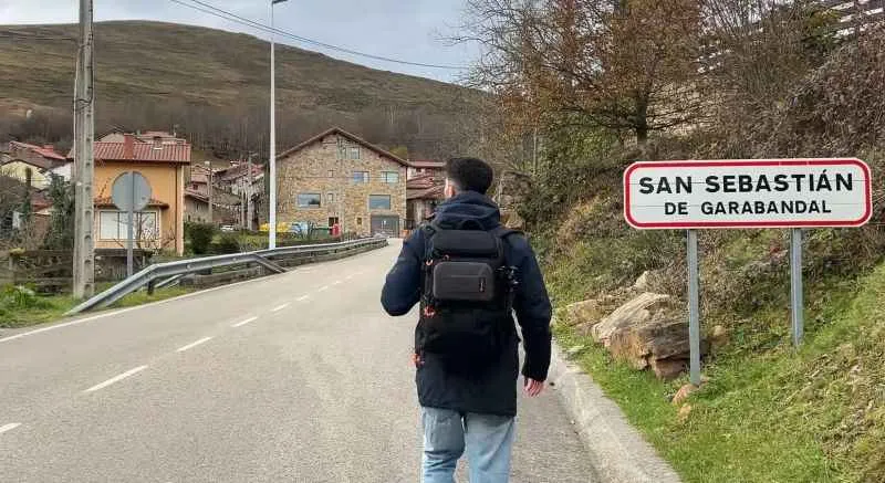 entrada al pueblo de garabndal