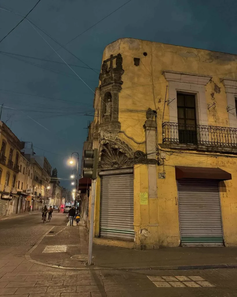 Nicho antiguo que recuerda la mano castigada del ladrón José María Salinas.
