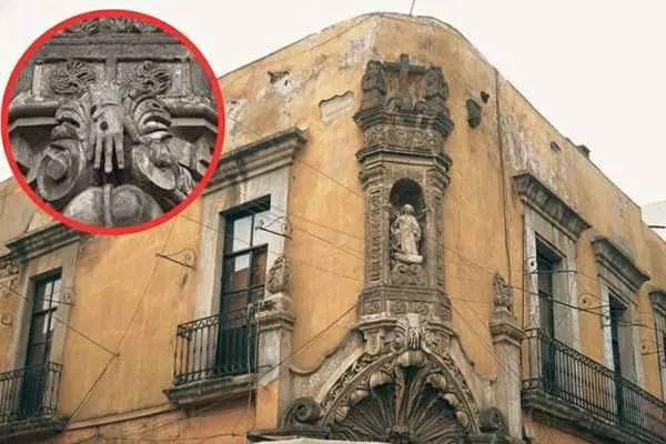 Fachada con la icónica mano que marcó la historia del Convento de la Merced