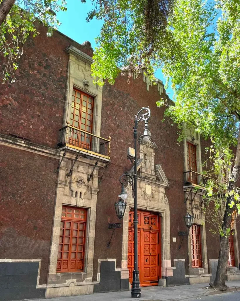 Fachada histórica del primer manicomio femenino de América Latina