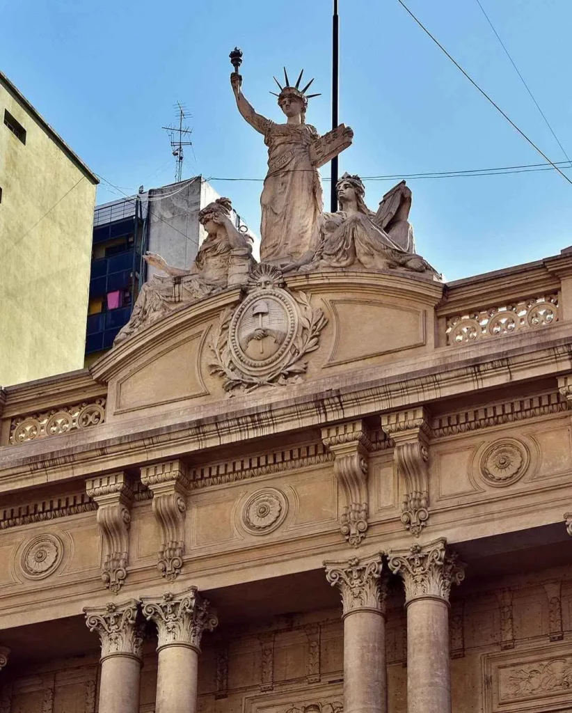 lady liberty como alegoria de la educacion en buenos aires