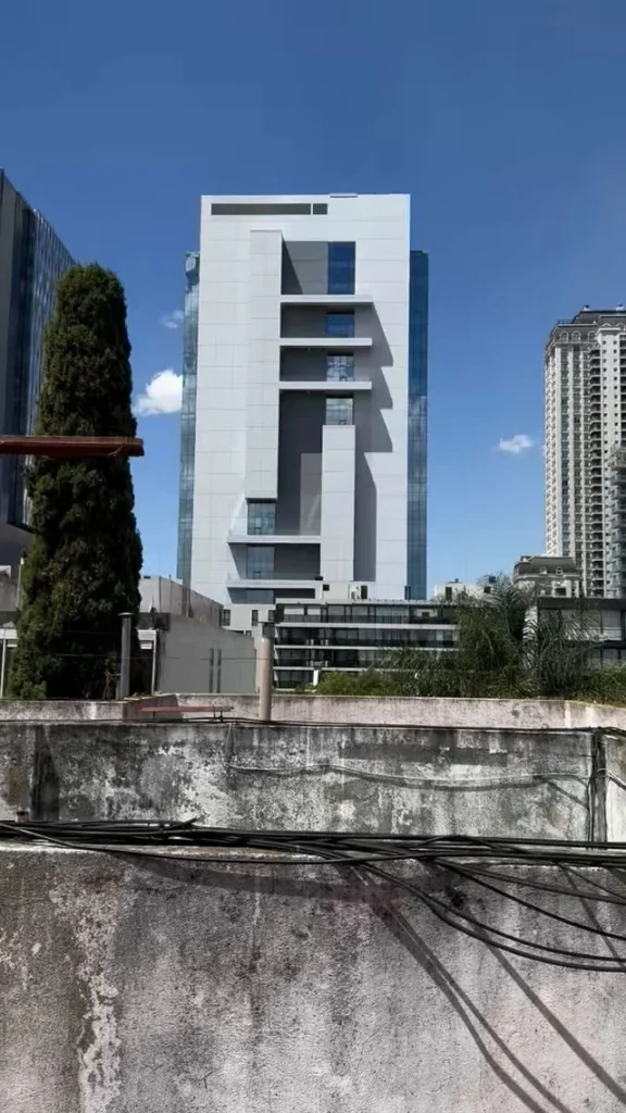 Vista trasera del edificio silbador de Núñez