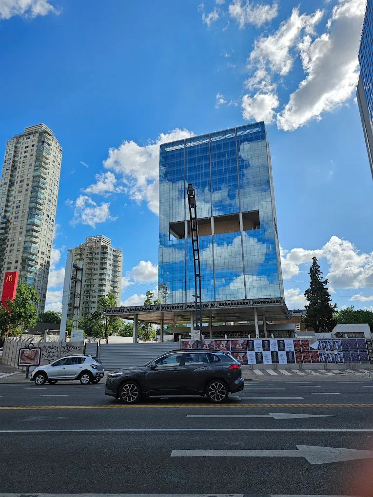 edificio que silba en nuñez argentina