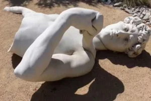 replica rota de la estatua del david de miguel angel en california