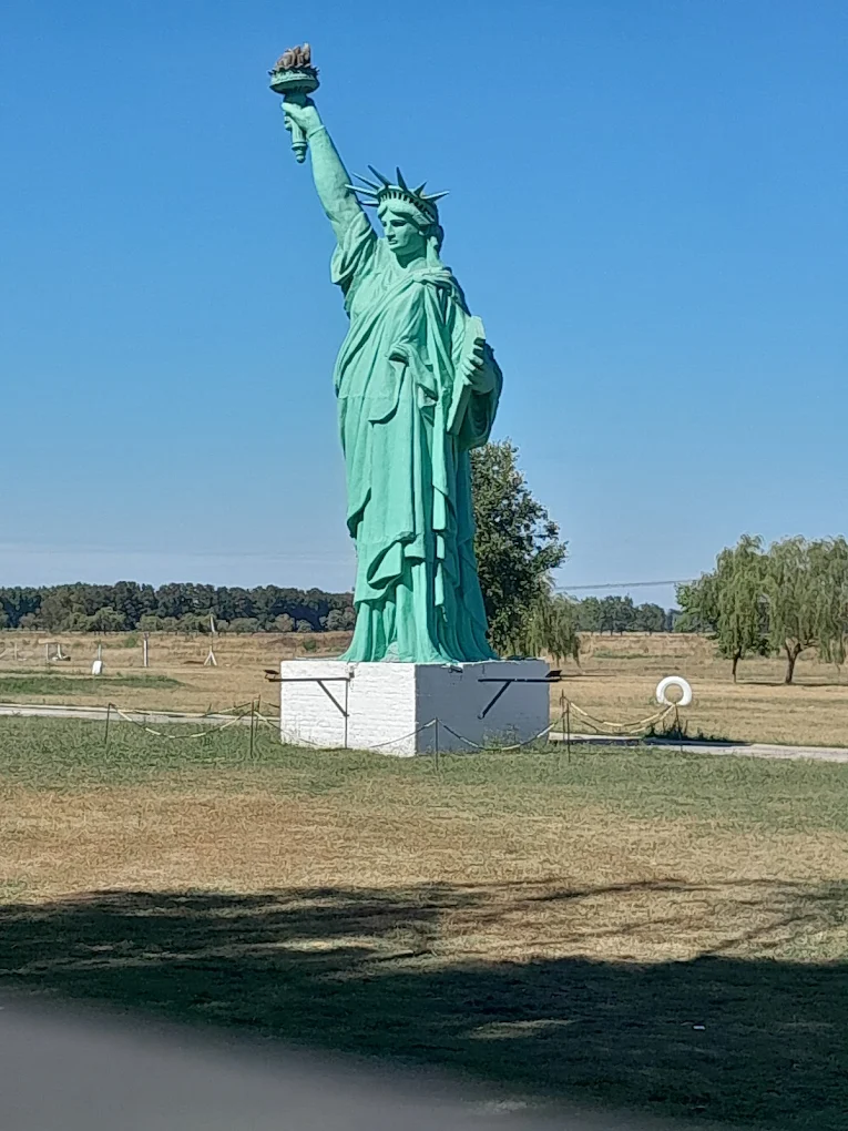 la estatua de la libertad limpia en general rodriguez