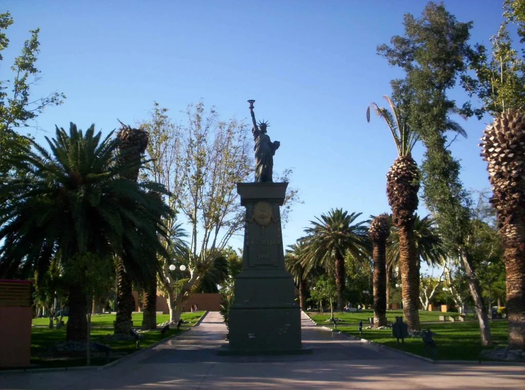 estatua de la libertad en villa aberastain argentina