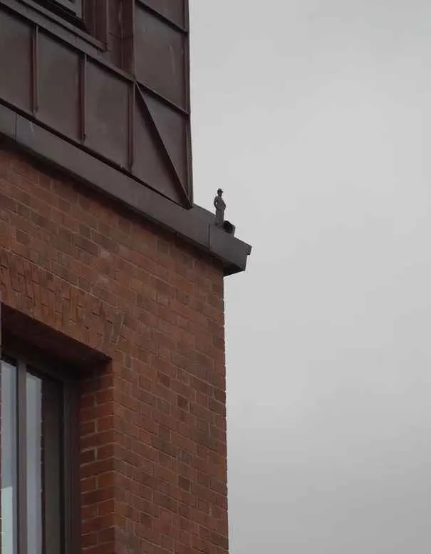 charlie chaplin en dia nublado