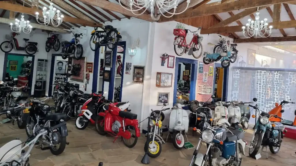 exhibicion de motocicletas clasicas en mina gerais brasil