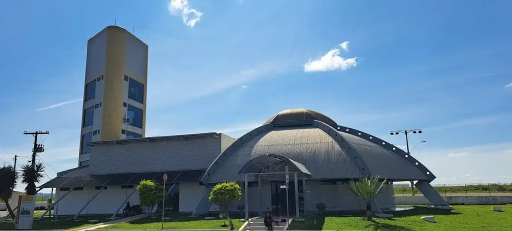 aeropuerto en forma de nave espacial