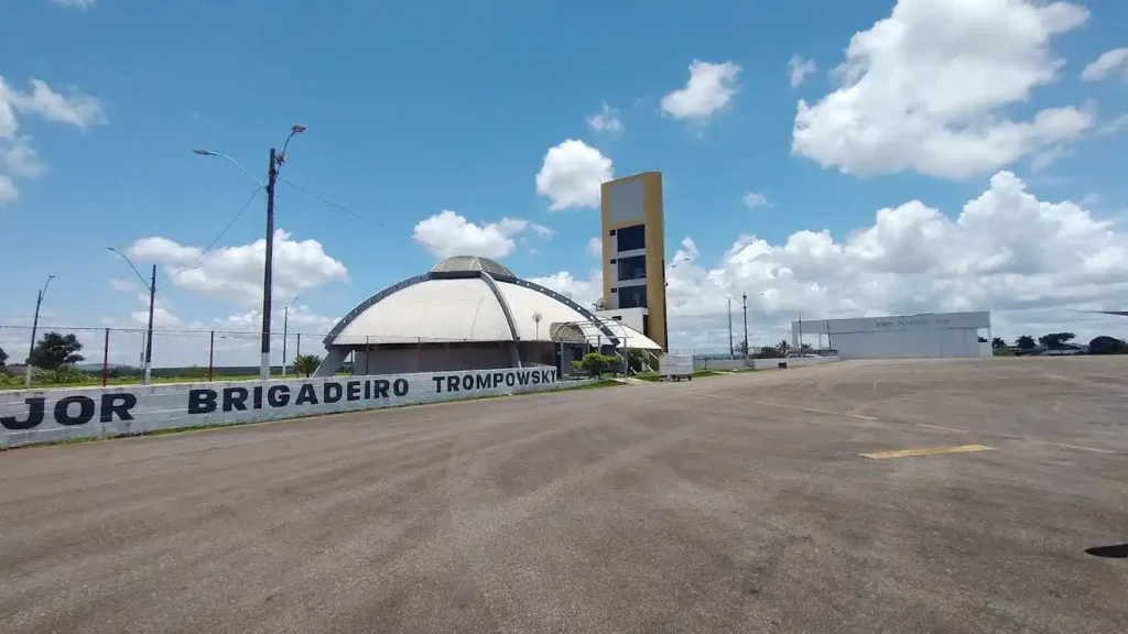 aeropuerto en forma de ovni