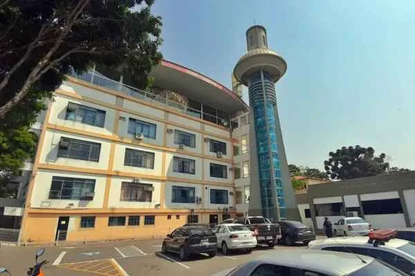 ayuntamiento de la ciudad de varginha en minas gerais con tematica ovni