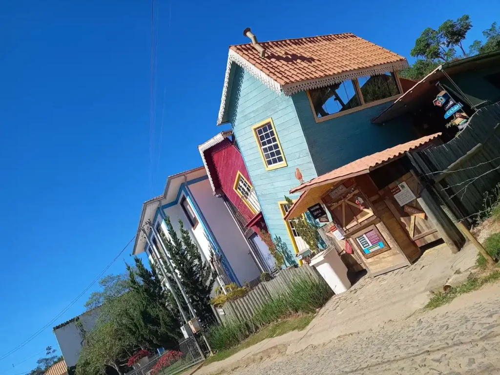 casa de colores e inclinada de bichinho brasil