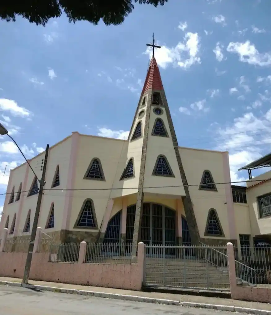 fachada de iglesia santa terezinha