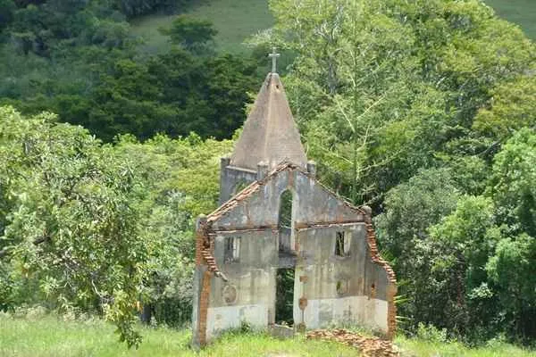 Ruinas de la Capilla de Nossa Senhora das Graças en varginha, minas gerais brasil