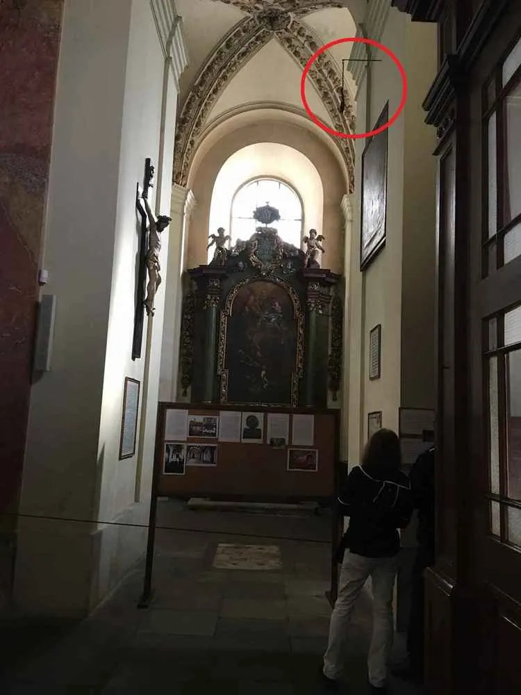 este brazo humano momificado pertenecio a un ladron que intento robar a la virgen